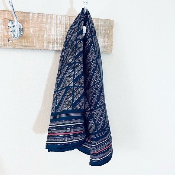 Vintage TRIANGLE BRAND 100% Pure Silk Scarf - Hand Printed - Picture 4 of 7